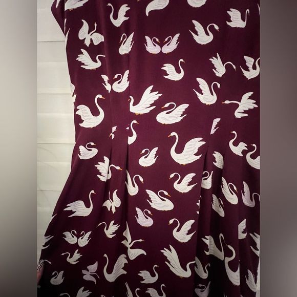 🦢Nice Things🦢 Deep Purple Swan Print Midi Dress / Size US 8 / EU 38 - Picture 12 of 15